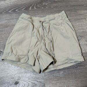 Lululemon Dance Studio High Rise Shorts 3.5" Size 4 Tan